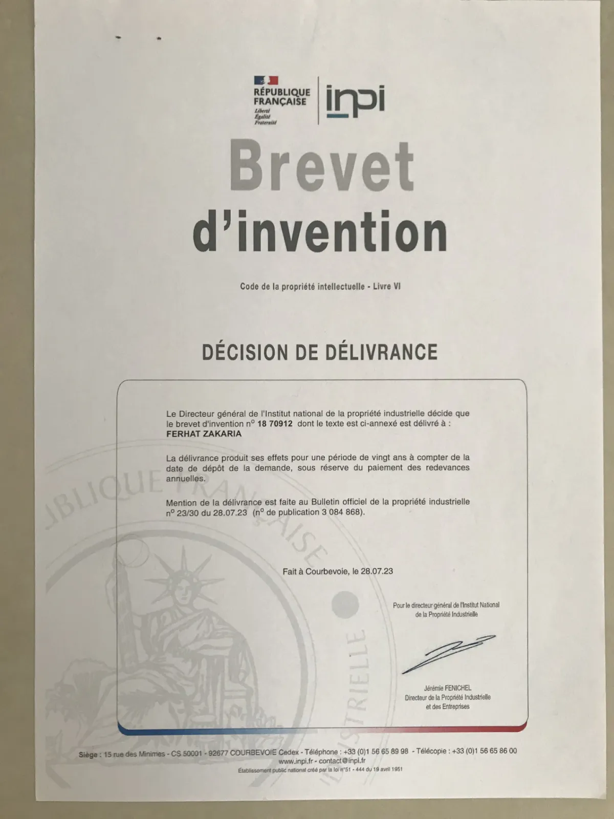 Cinema 3D and 3D Seat against Phobia in Train